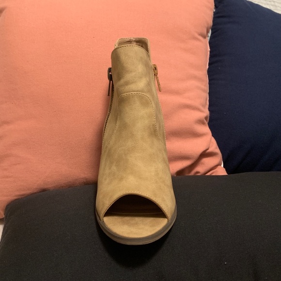 Michael Antonio Heels - Picture 4 of 6